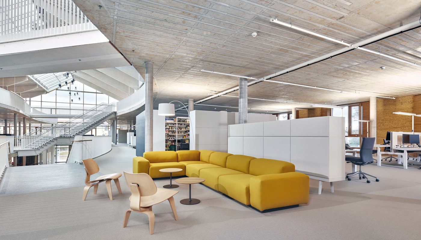 VITRA Plywood LCW lounge gallery 2
