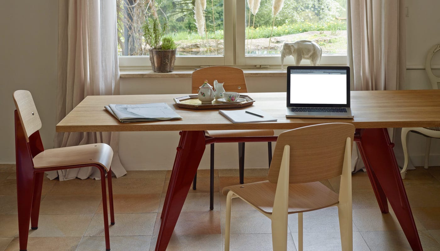 Standard chair Vitra anche per home office, disponibile online sullo store Della Chiara