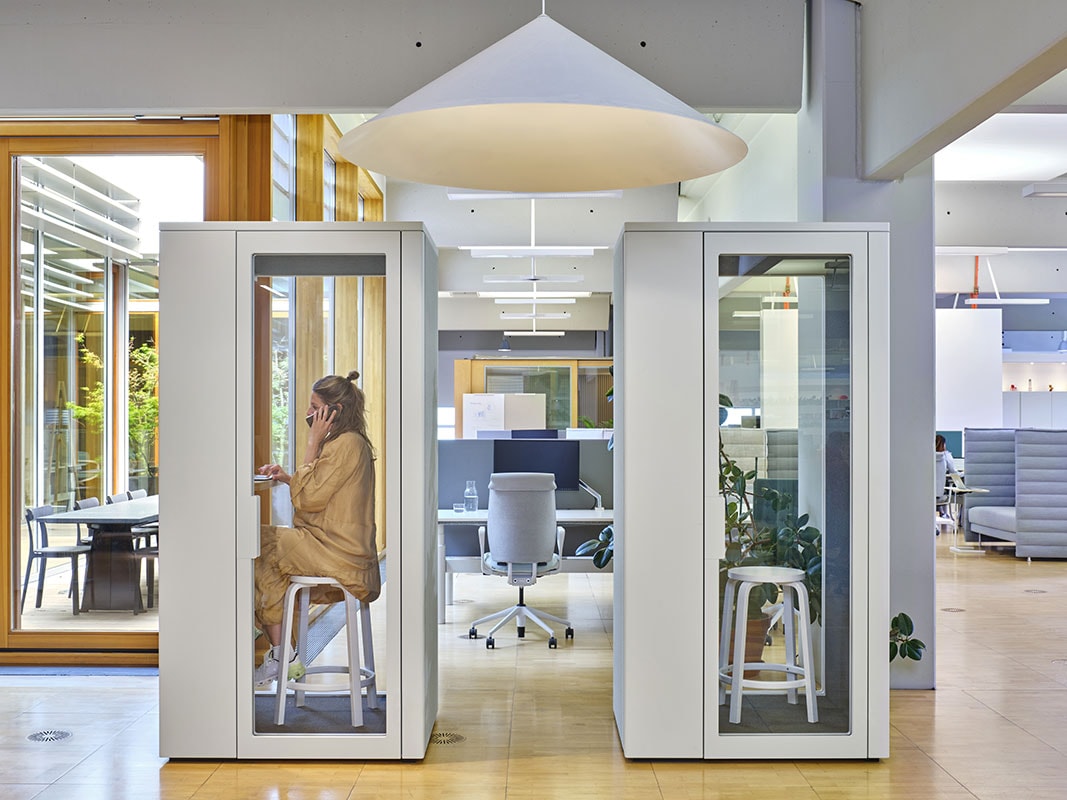 vitra-talky-cabine-fonoassorbenti-ufficio-openspace-postazione-di-lavoro-ergonomica