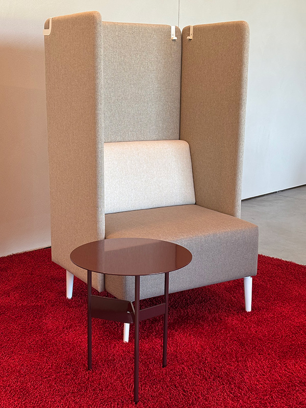 dellachiara privacy sofa con tavolino tondo