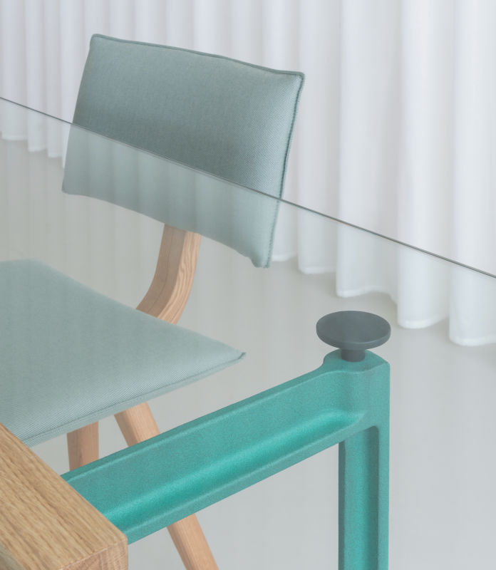 Magis-Brut-tavolo-vetro-trasparente-ghisa-colorata-dettaglio-gallery