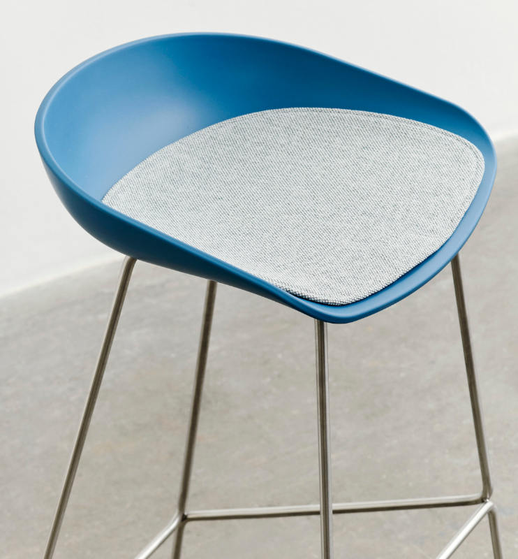 Hay-AAS38-sgabello-bar-colorato-cuscino-dettaglio-gallery